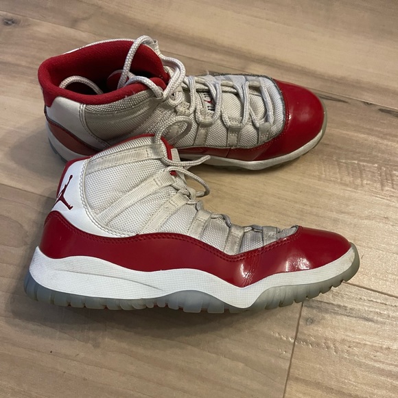 Jordan 11 Cherry Reds - Picture 2 of 2